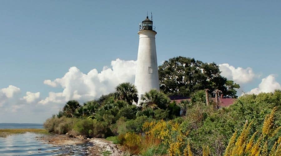 photo of a lighthouse in day time